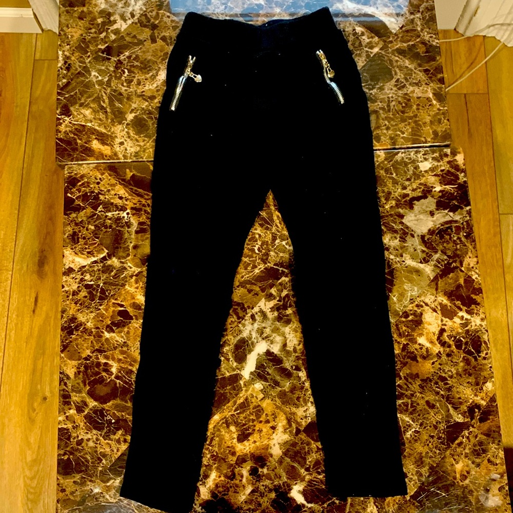 Black leggings with zipper pockets